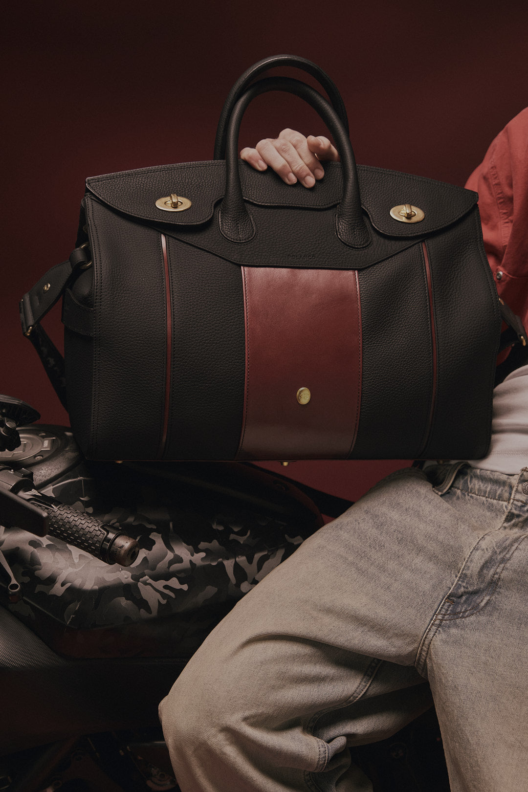 Bolso Capi en piel Negra Grano Mate