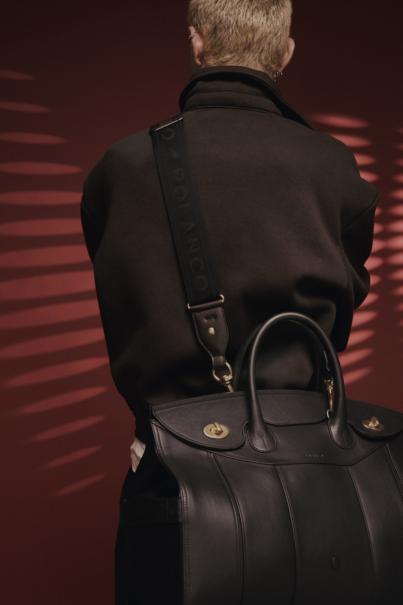 Bolso Full Black Capi en piel lisa Premium (reserva)