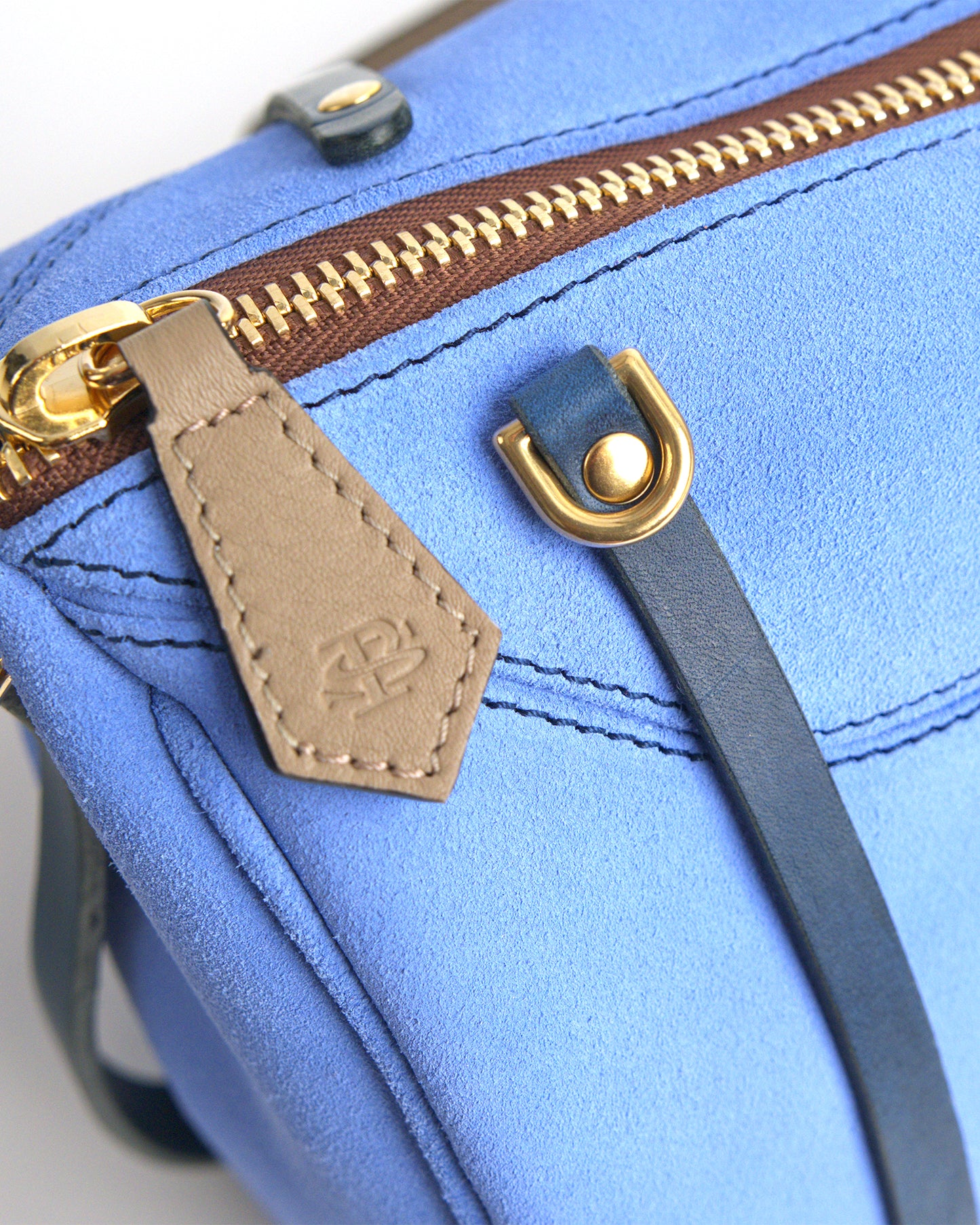 Bolso Gizmo Celeste Serraje