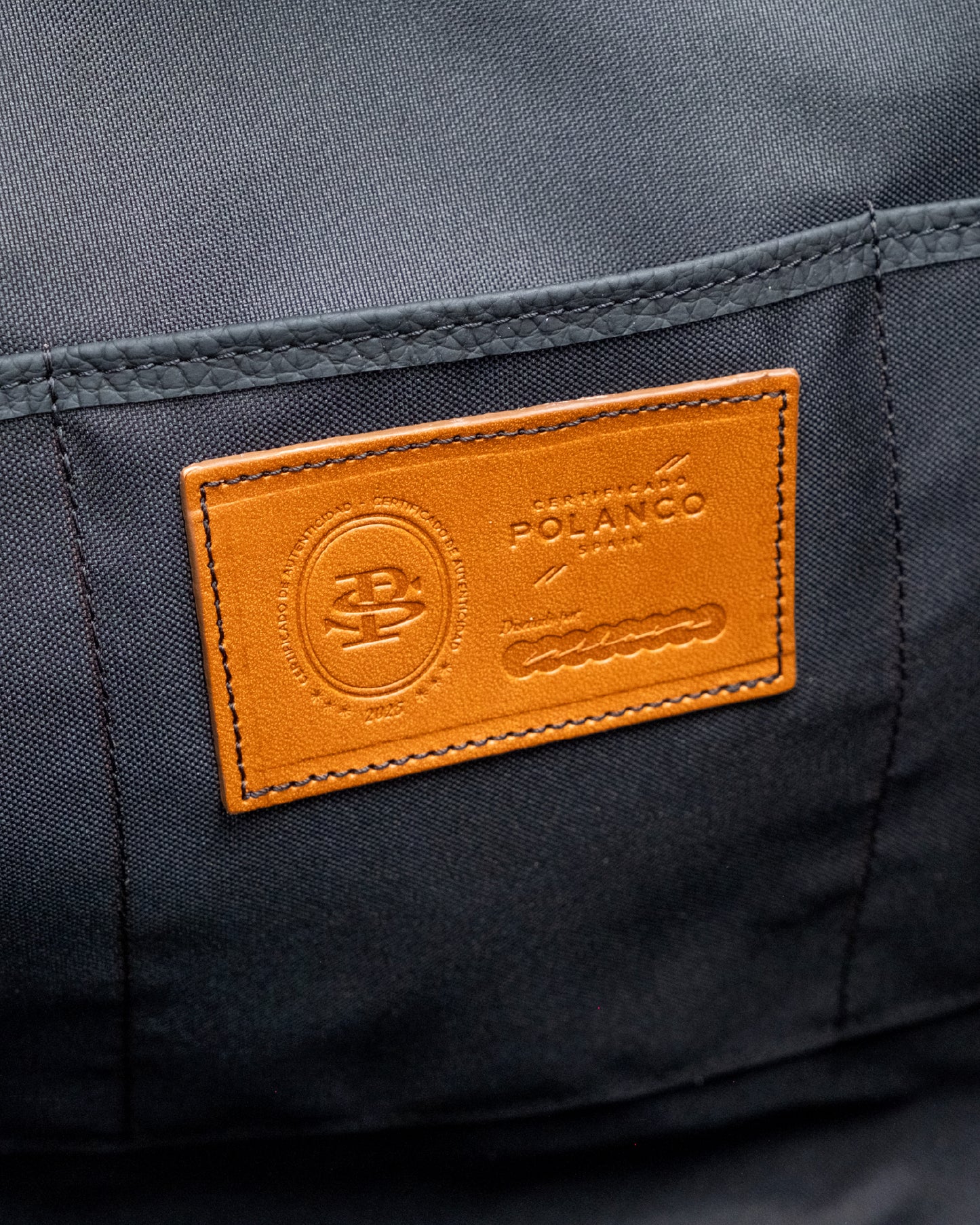 Bolso Capi en piel Negra Grano Mate & Avestruz