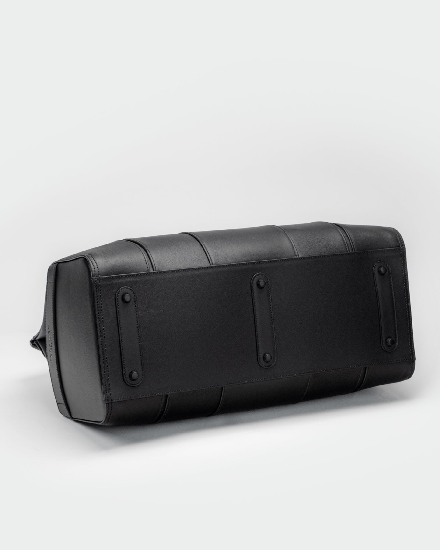 Bolso Full Black Capi en piel lisa Premium