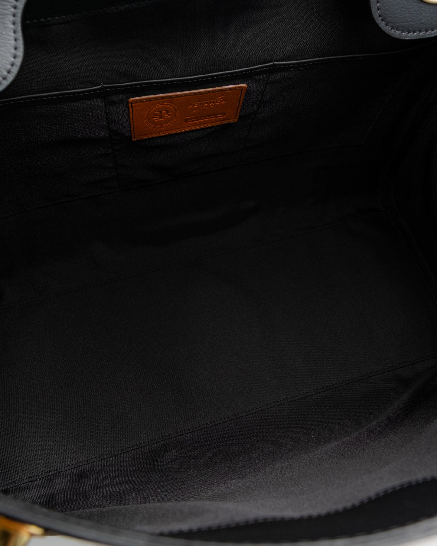 Bolso Full Black Capi en piel lisa Premium