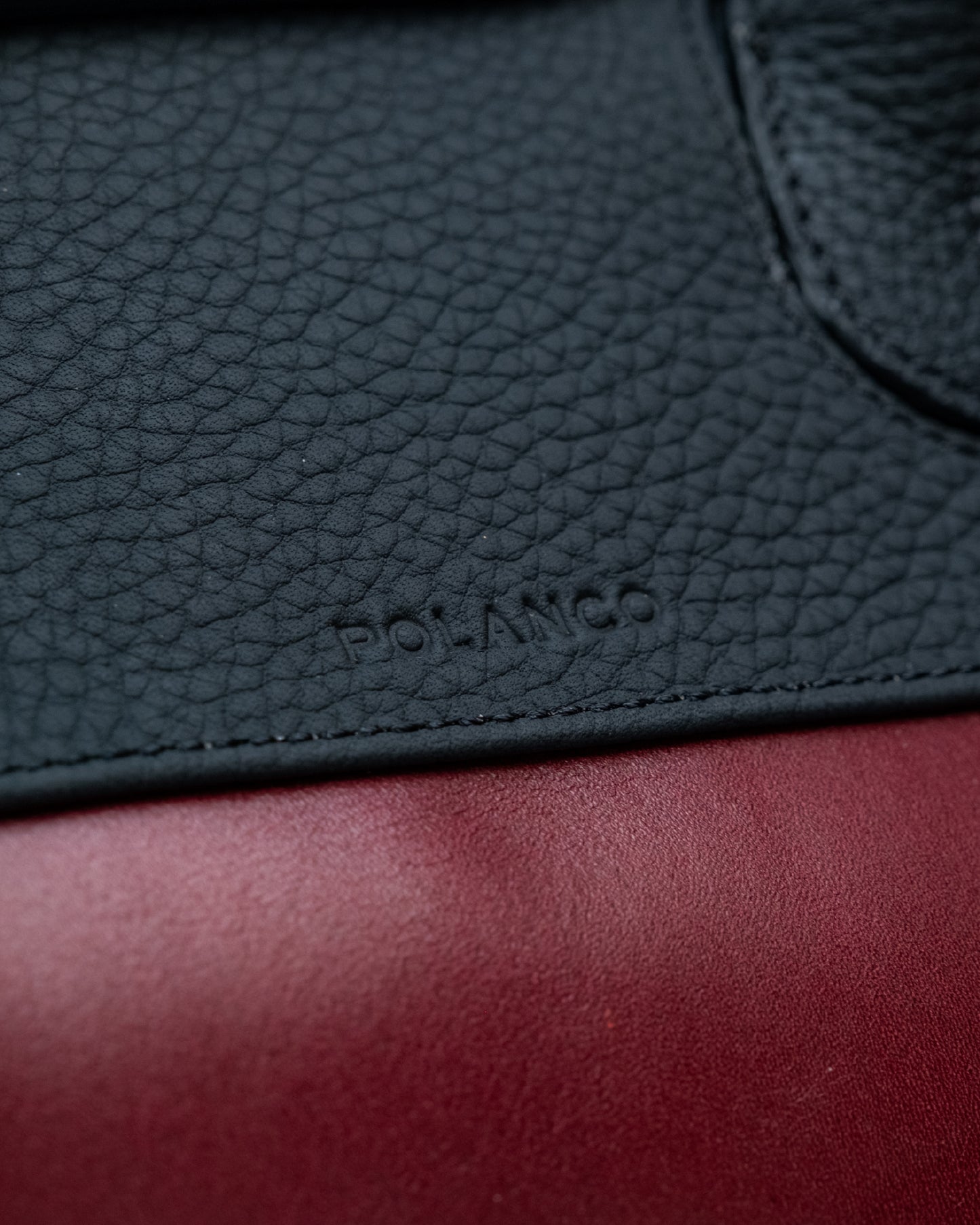 Bolso Capi en piel Negra Grano Mate