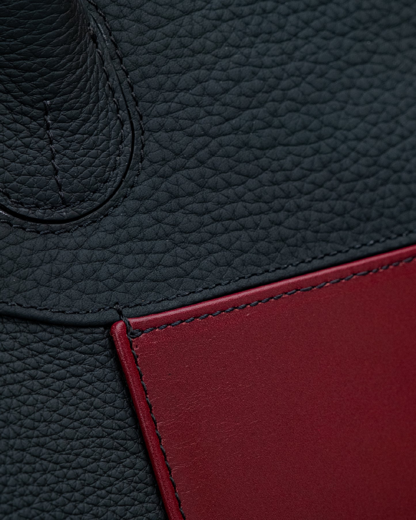 Bolso Capi en piel Negra Grano Mate