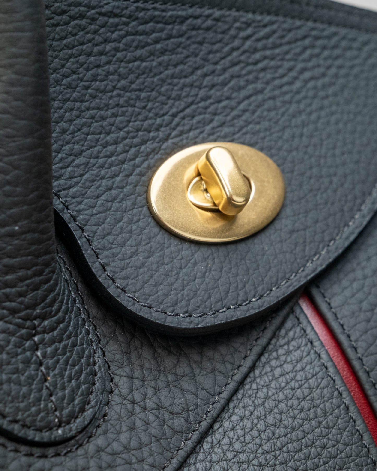 Bolso Capi en piel Negra Grano Mate