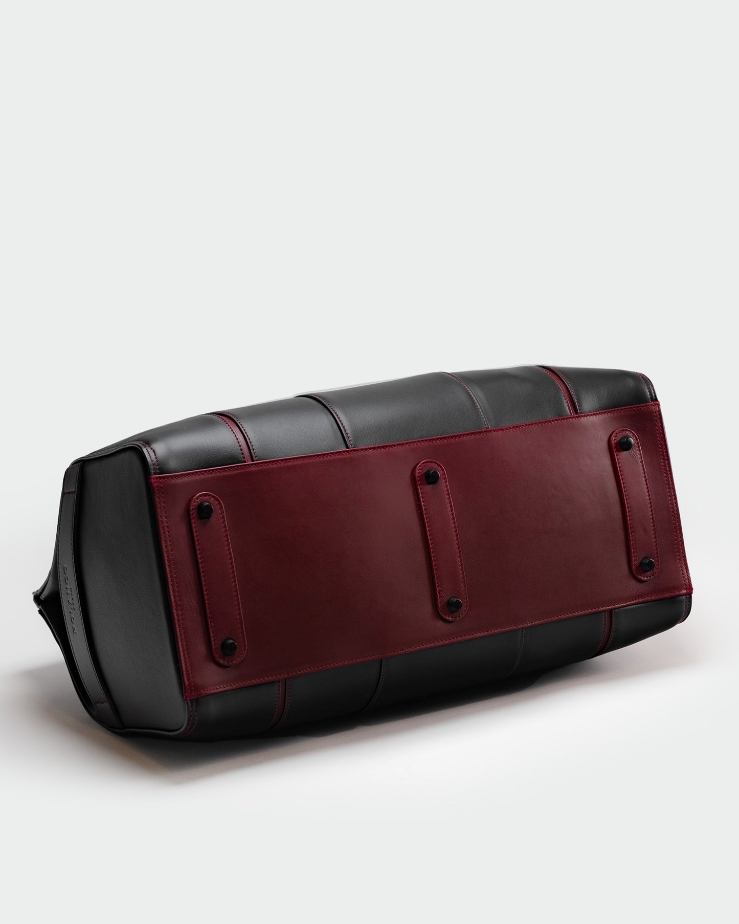 Exclusivo: Bolso Capi Moriarty. Piel Negra & Granate