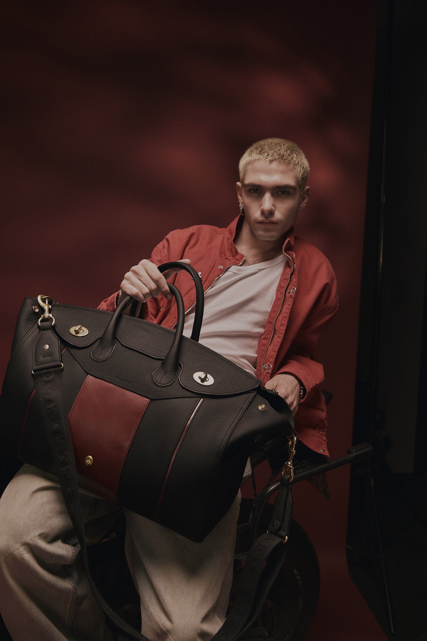 Bolso Capi en piel Negra Grano Mate