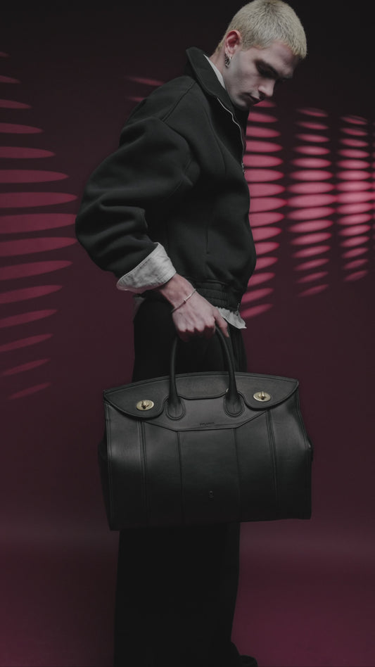 Bolso Full Black Capi en piel lisa Premium (reserva)